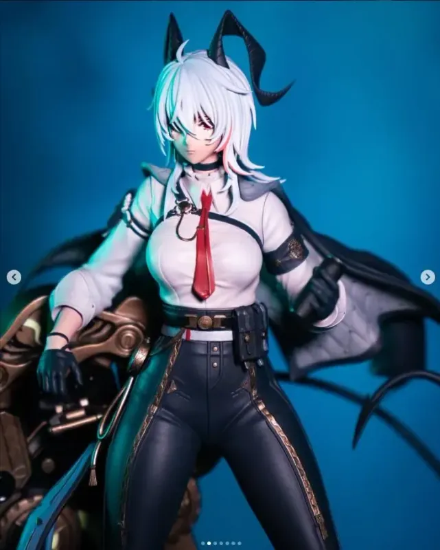 The White Hair / Maximum Detailed Hand-Painted Figure
